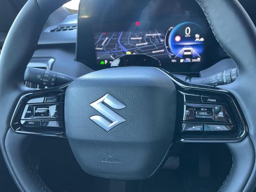 Suzuki e Vitara Style 61 kWh **STUURWIELVERWARMING/ 360 CAMERA/ PANORAMADAK** ActivLease financial lease