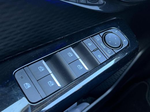 Suzuki e Vitara Style 61 kWh **STUURWIELVERWARMING/ 360 CAMERA/ PANORAMADAK** ActivLease financial lease