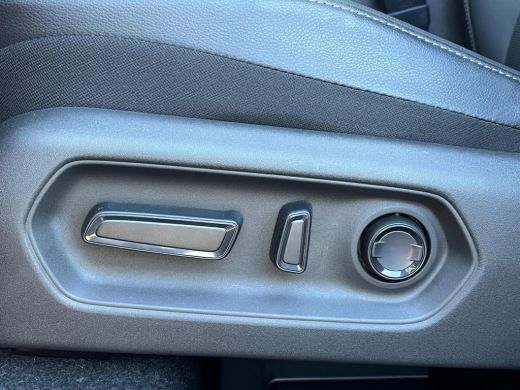 Suzuki e Vitara Style 61 kWh **STUURWIELVERWARMING/ 360 CAMERA/ PANORAMADAK** ActivLease financial lease