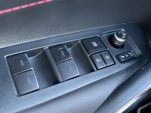 Toyota Corolla Touring Sports 2.0 Hybrid Executive | Carplay | 18 inch LM-velgen | Stoelverwarming | Elektrische achterklep | ActivLease financial lease