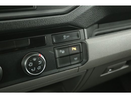 Volkswagen Crafter 2.0 TDI L3H3 140PK | 3000KG Trekgew. | Trekhaak | Airco | Adap. Cruise | Camera | Carplay | 3 Zits ActivLease financial lease