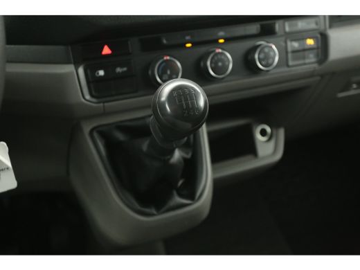 Volkswagen Crafter 2.0 TDI L3H3 140PK | 3000KG Trekgew. | Trekhaak | Airco | Adap. Cruise | Camera | Carplay | 3 Zits ActivLease financial lease