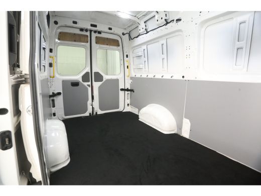 Volkswagen Crafter 2.0 TDI L3H3 140PK | 3000KG Trekgew. | Trekhaak | Airco | Adap. Cruise | Camera | Carplay | 3 Zits ActivLease financial lease