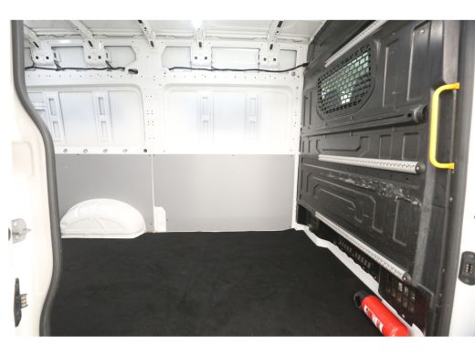 Volkswagen Crafter 2.0 TDI L3H3 140PK | 3000KG Trekgew. | Trekhaak | Airco | Adap. Cruise | Camera | Carplay | 3 Zits ActivLease financial lease