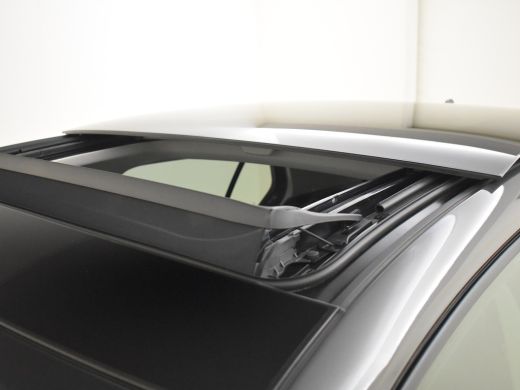 Volkswagen Golf 1.5 eHybrid Life Edition 204Pk DSG/AUTO | Glazen panorama-dak | Achteruitrijcamera | Cruise contr... ActivLease financial lease