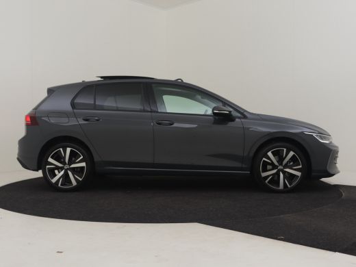 Volkswagen Golf 1.5 eHybrid Life Edition 204Pk DSG/AUTO | Glazen panorama-dak | Achteruitrijcamera | Cruise contr... ActivLease financial lease