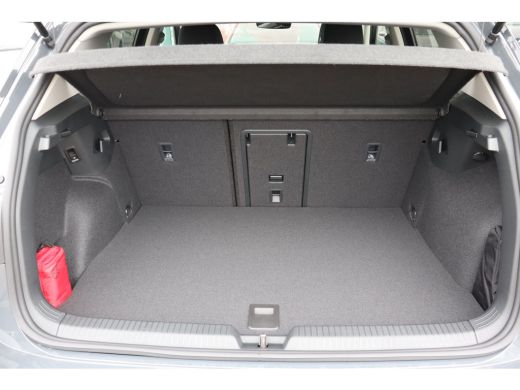 Volkswagen Golf Life Edition eHybrid | 'App-Connect' draadloze smartphone integratie | Achterbank in ongelijke de... ActivLease financial lease