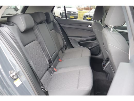 Volkswagen Golf Life Edition eHybrid | 'App-Connect' draadloze smartphone integratie | Achterbank in ongelijke de... ActivLease financial lease