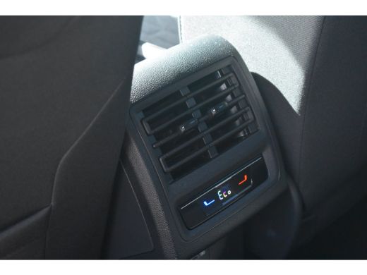 Volkswagen Golf Life Edition eHybrid | 'App-Connect' draadloze smartphone integratie | Achterbank in ongelijke de... ActivLease financial lease