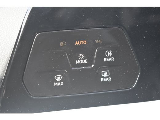 Volkswagen Golf Life Edition eHybrid | 'App-Connect' draadloze smartphone integratie | Achterbank in ongelijke de... ActivLease financial lease