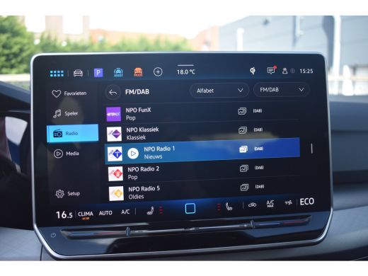 Volkswagen Golf Life Edition eHybrid | 'App-Connect' draadloze smartphone integratie | Achterbank in ongelijke de... ActivLease financial lease