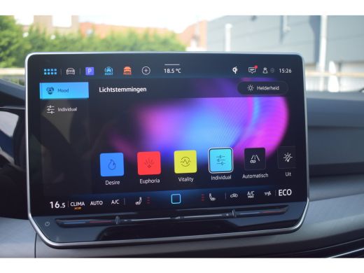 Volkswagen Golf Life Edition eHybrid | 'App-Connect' draadloze smartphone integratie | Achterbank in ongelijke de... ActivLease financial lease