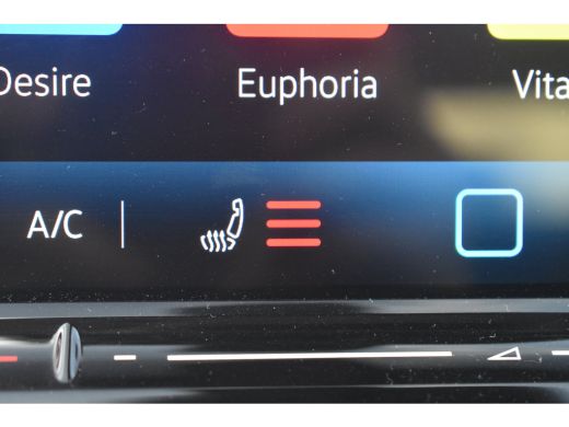 Volkswagen Golf Life Edition eHybrid | 'App-Connect' draadloze smartphone integratie | Achterbank in ongelijke de... ActivLease financial lease