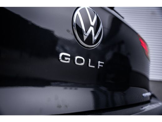 Volkswagen Golf Life Edition eHybrid Inclusief &euro;2000,- inruilvoordeel |  Trekhaak, elektrisch uitklapbaar | 'App-... ActivLease financial lease
