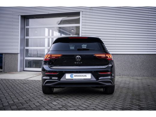 Volkswagen Golf Life Edition eHybrid Inclusief &euro;2000,- inruilvoordeel |  Trekhaak, elektrisch uitklapbaar | 'App-... ActivLease financial lease