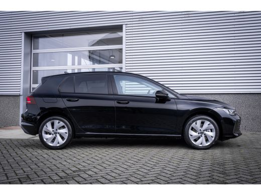 Volkswagen Golf Life Edition eHybrid Inclusief &euro;2000,- inruilvoordeel |  Trekhaak, elektrisch uitklapbaar | 'App-... ActivLease financial lease