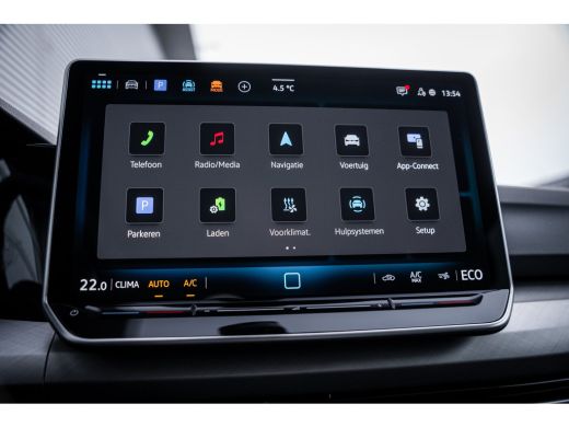 Volkswagen Golf Life Edition eHybrid Inclusief &euro;2000,- inruilvoordeel |  Trekhaak, elektrisch uitklapbaar | 'App-... ActivLease financial lease