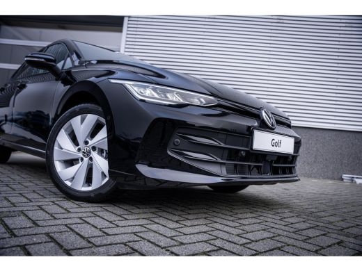 Volkswagen Golf Life Edition eHybrid Inclusief &euro;2000,- inruilvoordeel |  Trekhaak, elektrisch uitklapbaar | 'App-... ActivLease financial lease