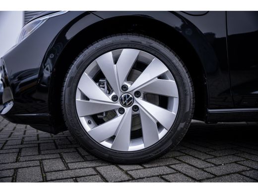 Volkswagen Golf Life Edition eHybrid Inclusief &euro;2000,- inruilvoordeel |  Trekhaak, elektrisch uitklapbaar | 'App-... ActivLease financial lease