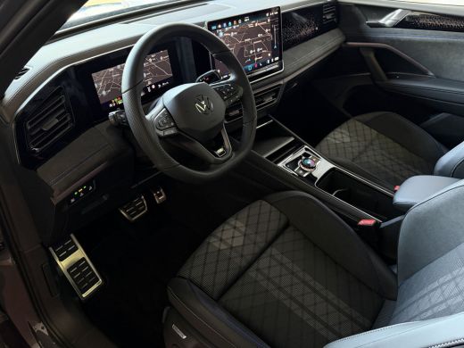 Volkswagen Tiguan 1.5 eHYBRID 272 PK NW AUTO R-LINE VW.TREKHAAK BLACK PANO XL.NAVI STOEL/STUUR VERW. BLACK.STYLE 36... ActivLease financial lease