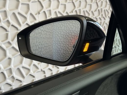 Volkswagen Tiguan 1.5 eHYBRID 272 PK NW AUTO R-LINE VW.TREKHAAK BLACK PANO XL.NAVI STOEL/STUUR VERW. BLACK.STYLE 36... ActivLease financial lease