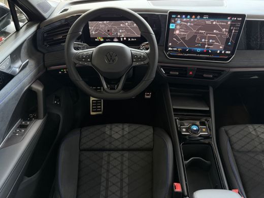 Volkswagen Tiguan 1.5 eHYBRID 272 PK NW AUTO R-LINE VW.TREKHAAK BLACK PANO XL.NAVI STOEL/STUUR VERW. BLACK.STYLE 36... ActivLease financial lease