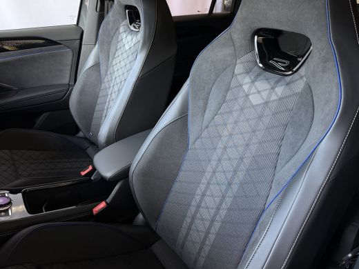 Volkswagen Tiguan 1.5 eHYBRID 272 PK NW AUTO R-LINE VW.TREKHAAK BLACK PANO XL.NAVI STOEL/STUUR VERW. BLACK.STYLE 36... ActivLease financial lease