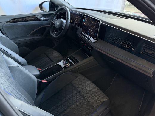 Volkswagen Tiguan 1.5 eHYBRID 272 PK NW AUTO R-LINE VW.TREKHAAK BLACK PANO XL.NAVI STOEL/STUUR VERW. BLACK.STYLE 36... ActivLease financial lease