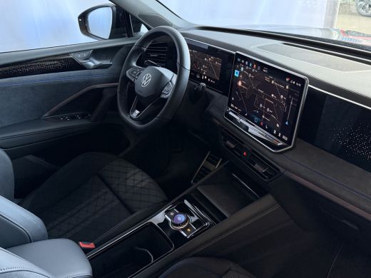 Volkswagen Tiguan 1.5 eHYBRID 272 PK NW AUTO R-LINE VW.TREKHAAK BLACK PANO XL.NAVI STOEL/STUUR VERW. BLACK.STYLE 36... ActivLease financial lease