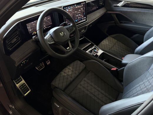 Volkswagen Tiguan 1.5 eHYBRID 272 PK NW AUTO R-LINE VW.TREKHAAK BLACK PANO XL.NAVI STOEL/STUUR VERW. BLACK.STYLE 36... ActivLease financial lease