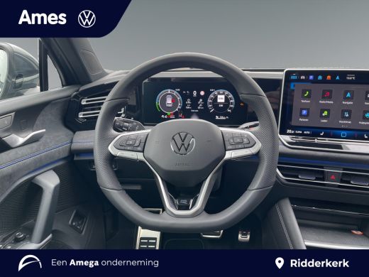 Volkswagen Tiguan R-Line Edition 1.5 eHybrid 204 PK Led-Matrix | Panoramadak | Trekhaak | ActivLease financial lease