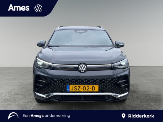 Volkswagen Tiguan R-Line Edition 1.5 eHybrid 204 PK Led-Matrix | Panoramadak | Trekhaak | ActivLease financial lease