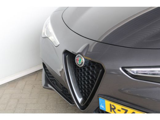 Alfa Romeo Stelvio 2.0 T AWD Sprint | Panoramadak | Ledere bekleding | Trekhaak | Cruise control adaptief | Camera |... ActivLease financial lease