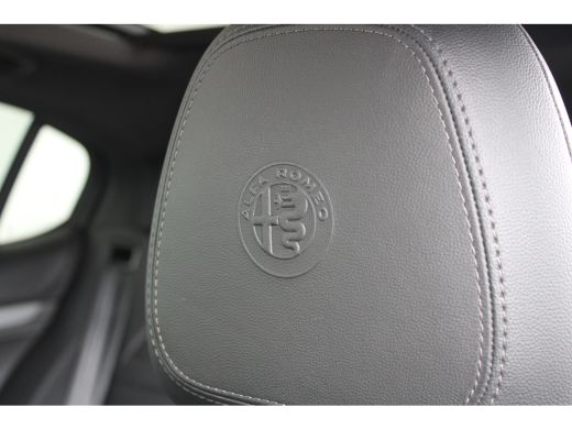 Alfa Romeo Stelvio 2.0 T AWD Sprint | Panoramadak | Ledere bekleding | Trekhaak | Cruise control adaptief | Camera |... ActivLease financial lease
