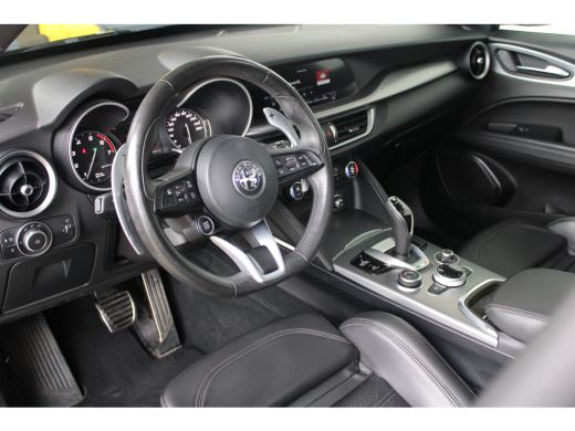 Alfa Romeo Stelvio 2.0 T AWD Sprint | Panoramadak | Ledere bekleding | Trekhaak | Cruise control adaptief | Camera |... ActivLease financial lease