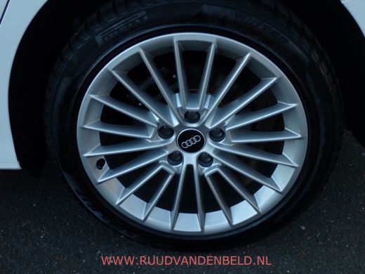 Audi A3 Sportback 30 TFSI Advanced edition CARPLAY /  LED / SPORTSTOELEN / CRUISE ActivLease financial lease