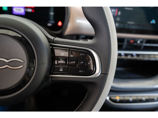 Fiat 500e 3+1 La Prima 42 kWh | 8 Jaar Garantie | SOH 100% | Camera | Navigatie | Leder | Parkeersensoren |... ActivLease financial lease