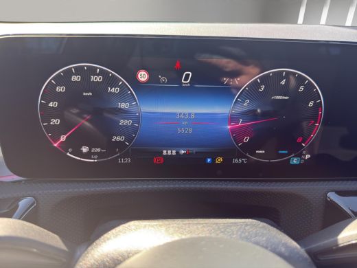 Mercedes-Benz A-Klasse 180 AMG Line | Pano | Sfeer | Stoelverw. | Camera | Trekhaak Electrisch | ActivLease financial lease
