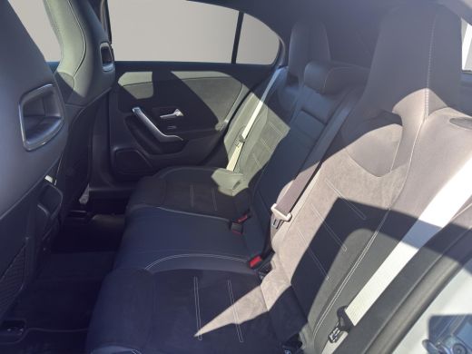 Mercedes-Benz A-Klasse 180 AMG Line | Pano | Sfeer | Stoelverw. | Camera | Trekhaak Electrisch | ActivLease financial lease