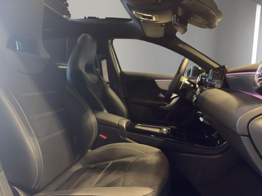 Mercedes-Benz A-Klasse 180 AMG Line | Pano | Sfeer | Stoelverw. | Camera | Trekhaak Electrisch | ActivLease financial lease