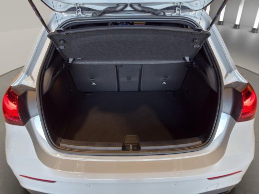 Mercedes-Benz A-Klasse 180 AMG Line | Pano | Sfeer | Stoelverw. | Camera | Trekhaak Electrisch | ActivLease financial lease