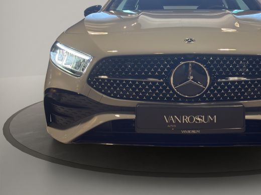 Mercedes-Benz A-Klasse 180 AMG Line | Pano | Sfeer | Stoelverw. | Camera | Trekhaak Electrisch | ActivLease financial lease