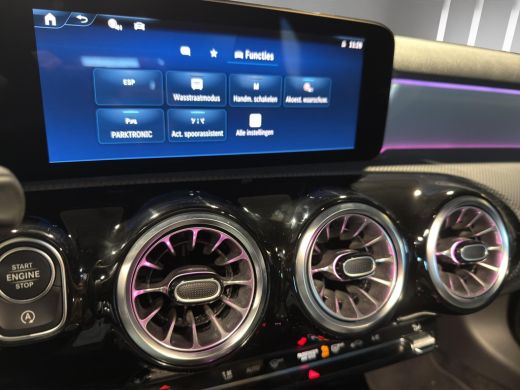 Mercedes-Benz A-Klasse 180 AMG Line | Pano | Sfeer | Stoelverw. | Camera | Trekhaak Electrisch | ActivLease financial lease