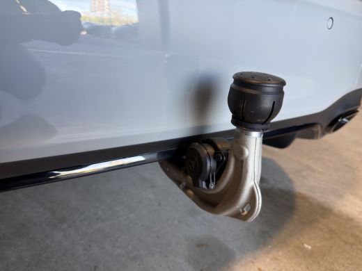 Mercedes-Benz A-Klasse 180 AMG Line | Pano | Sfeer | Stoelverw. | Camera | Trekhaak Electrisch | ActivLease financial lease