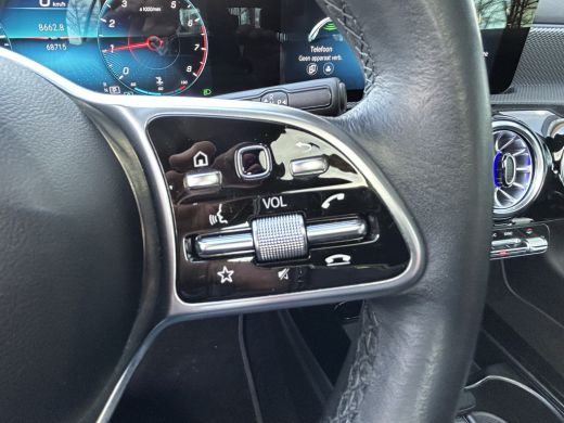 Mercedes-Benz A-Klasse 200 Luxury 164pk // Panoramadak // Carplay // Sfeerverlichting // MultiBeam LED // Keyless Entry ... ActivLease financial lease