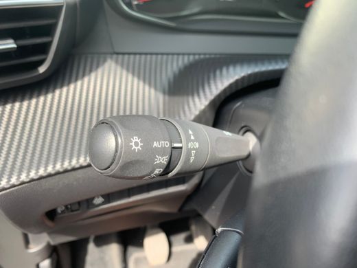 Peugeot 2008 1.2 PureTech Active AppleCarplay/ Android Auto | Cruise Control | Clima | DAB | Navi | Trekhaak | ActivLease financial lease