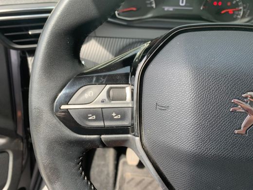 Peugeot 2008 1.2 PureTech Active AppleCarplay/ Android Auto | Cruise Control | Clima | DAB | Navi | Trekhaak | ActivLease financial lease