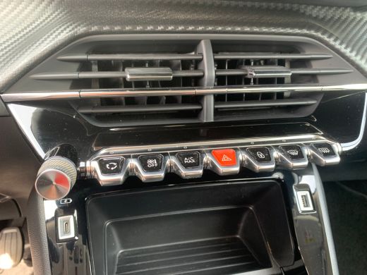 Peugeot 2008 1.2 PureTech Active AppleCarplay/ Android Auto | Cruise Control | Clima | DAB | Navi | Trekhaak | ActivLease financial lease