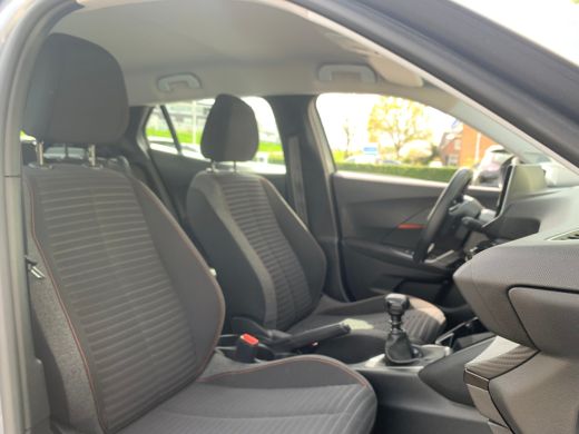 Peugeot 2008 1.2 PureTech Active AppleCarplay/ Android Auto | Cruise Control | Clima | DAB | Navi | Trekhaak | ActivLease financial lease