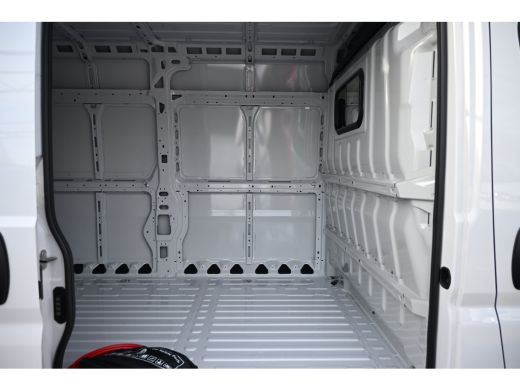 Peugeot e-Boxer 3.5t L3H2 110 kWh 280pk DEMO-DEAL! | Navigatie | Achteruitrijcamera | Digitale Binnenspiegel | Cl... ActivLease financial lease